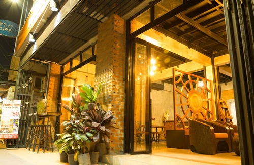 Sri Phum Hostel | Iris hostel