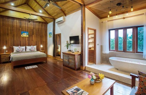 Sangkat Sla Kram Hotel | Isann Suites