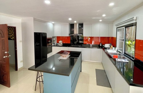 Kata Villa | Kata Vista - Luxury Modern 4BR Private Pool Villa - 5 mins from Kata Beach