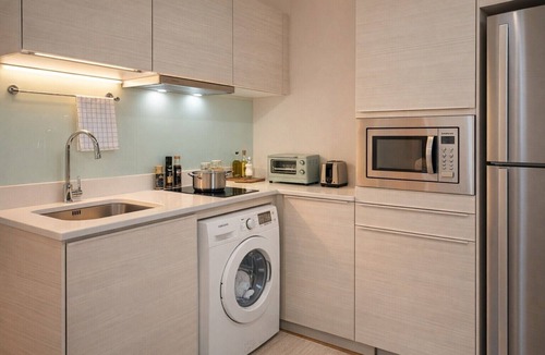 Asoke Condo | KingBed-5min»Metro-HighFloor-Kitchen-Gym-500Mbps - Apartment