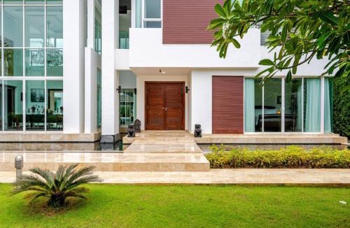 Kamala Villa | Kyerra 88-16 An exquisite mansion with eclectic interiors