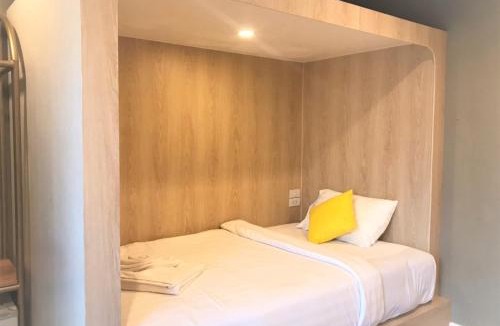 Pak Nam Bed & Breakfast | La La Moon Krabi Poshtel'n' Pool