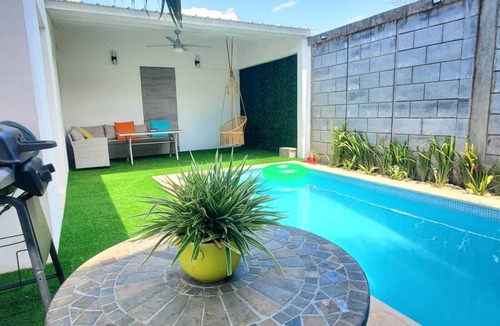 Jinotepe House | La tranquilidad te espera · Casa Violeta con piscina privada