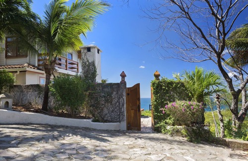 La Vista Villa | La Vista Nica Comfortable Tola Holiday home with kitchen and amazing ocean view