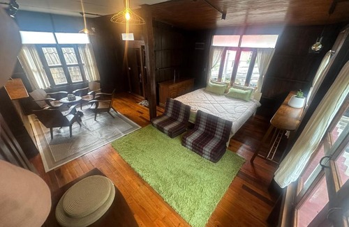 Mae Hia Apartment | Lanna Thai Style wooden Cozy House Big Garden
