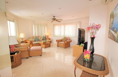 Jomtien Apartment | LARGE APT. 2 BED POOL VIEW WALK TO BEACH