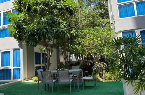 Central Pattaya Apartment | Large Ground Floor Condo, Grand Avenue, Central Pattaya