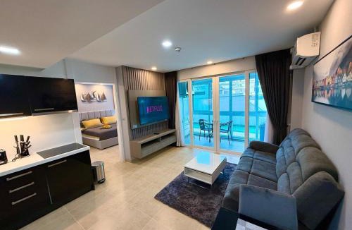 Central Pattaya Apartment | Large luxury condo - Pattaya City Centre - Centara Avenue - 101