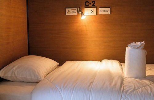 Wua Lai Hostel | Lazy Gibbon 2 Chiang Mai - Haiya