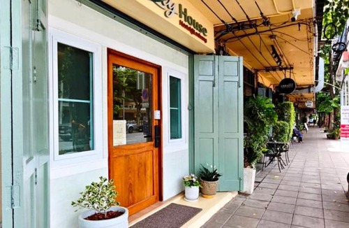 Khao San Hostel | Lily House Hostel