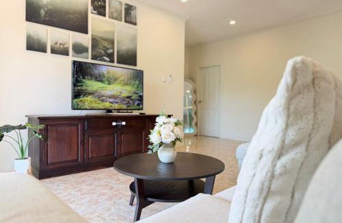 Si Sunthon Villa | Little Bird Villa