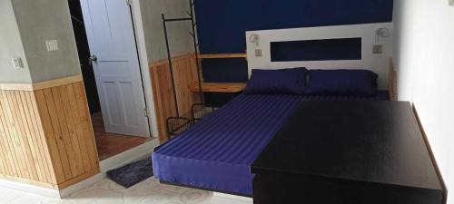 Daun Penh House | Little Susie Family Room with Balcony