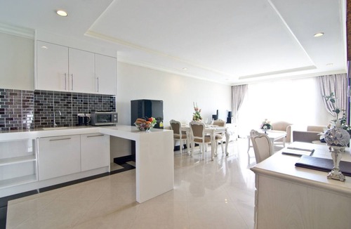 Central Pattaya Resort | LK Legend