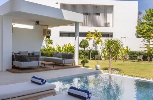 Choeng Thale Villa | Lux Nine Pasak by MonthstayZ Thailand