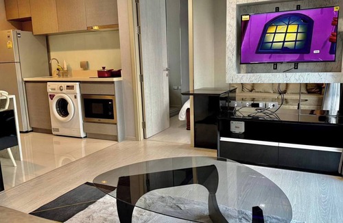 Sukhumvit Apartment | Luxurious 1-Bedroom Apartment Near BTS Thonglor, Bangkok