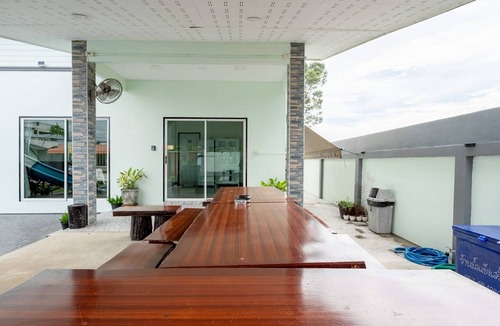 Pong Villa | Luxurious 12-bedroom Villa Retreat in Tambon Pong, Thailand