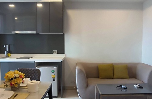 South Pattaya Apartment | Luxurious Pattaya Apartment with Pool Access