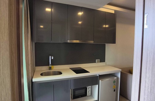 South Pattaya Apartment | Luxurious Pattaya Apartment with Pool Access