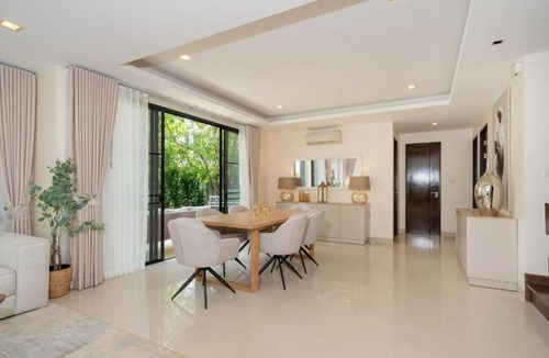 Laguna Villa | Luxury 5 bed Laguna Park no pool