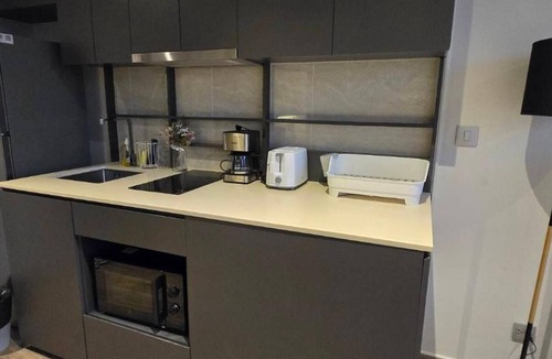 Pratumnak Hill Apartment | Luxury Stay - Great Location & Sea View Room