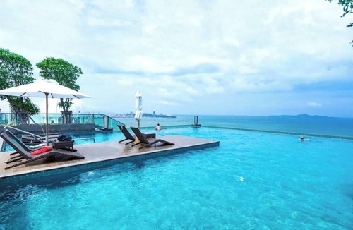 North Pattaya Apartment | Luxury Studio Steps From Beach Sleeps 3