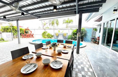 Bang Sare Villa | Madame pool villa