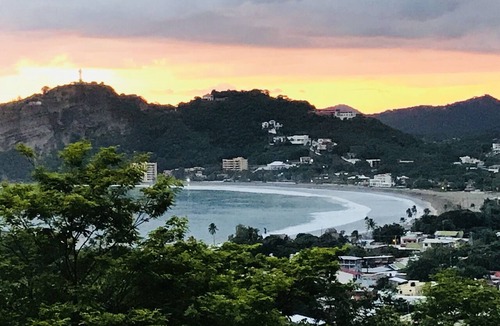 Las Pampas House | Magnificent Views! See & Hear the Surf! Infinity Pool! Pure Paradise!