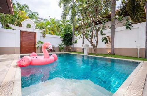 Pratumnak Hill Villa | Majestic Residence Pool Villas 3 Bedrooms Private Beach