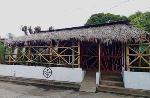 Moyogalpa Hotel | mamacita cafe house