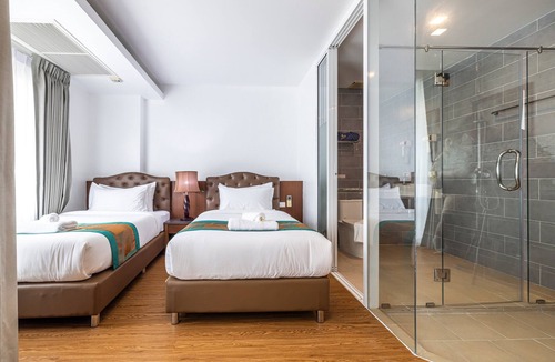 Nanai Road Hotel | Meet Holiday International Hotel