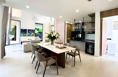 Ban Saiyuan Villa | Mila: Luxury 3BR Pool Villa in fabulous Rawai with AC