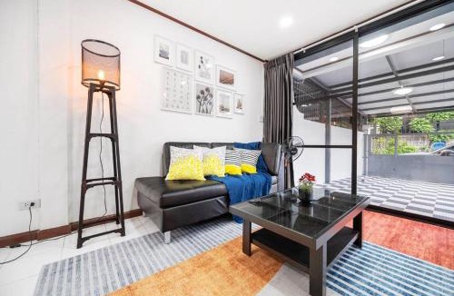 Samsen Nok Villa | MIQ HK16 - 3BR Huai Khwang MRT with Pool Table near Jodd Fair