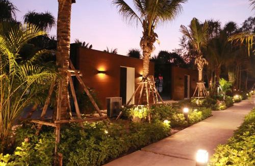 Chakphong Hotel | Mirror Mirror Hotel Cafe & Restaurant