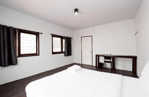 Wat Bowon Niwet Apartment | Mitr Inn Khaosan - มิตร อินน์ ตรอกข้าวสาร