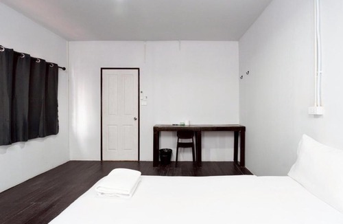 Wat Bowon Niwet Apartment | Mitr Inn Khaosan - มิตร อินน์ ตรอกข้าวสาร
