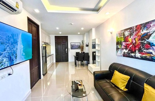 Patong Apartment | Modern 1-Bedroom Apartment with Pool View in Patong