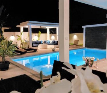 Bophut Villa | Modern 3 bedroom private pool villa near Fishermans Village