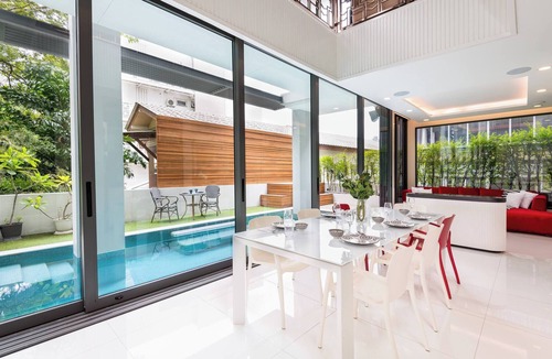 Thonglor Villa | Modern Luxury Poolhaus With Lift