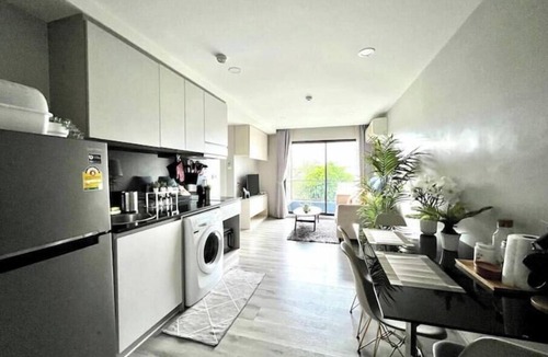 Bang Na Apartment | Modern & Cozy 2-Bedroom Apartment Near BTS Bearing Station and International Schools