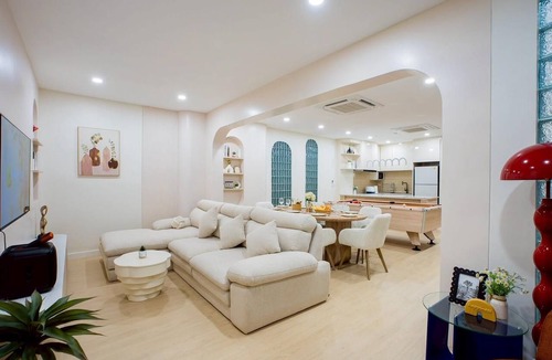 Na Chom Thian House | Na Jomtien Spacious 5BR Pool Villa · Karaoke & Games