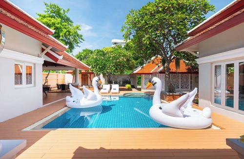 Jomtien House | Naka Pool Villa Pratumnak Pattaya