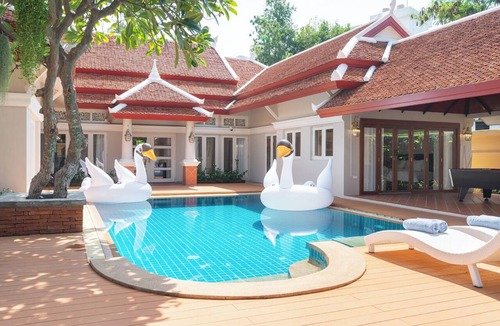 Jomtien House | Naka Pool Villa Pratumnak Pattaya