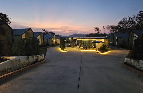 Thep Kasattri Resort | Nararin.Phuket/Family house