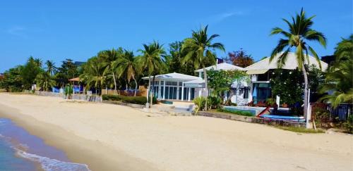Chakphong Villa | Natural Villas Samet View Beachfront Private Pool 4BR