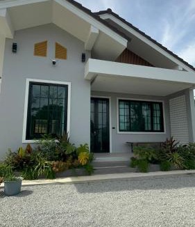 Tha Yu House | Natureville cozy home near Samet Nangshe