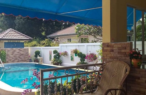 Rayong House | Newly built guest house directly at the pool