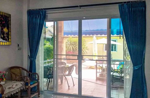 Rayong House | Newly built guest house directly at the pool