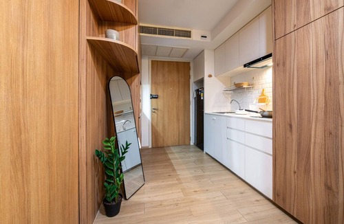 Nana Condo | Newly renovated Work-Friendly Condo @ Heart of BKK 5mins to Train