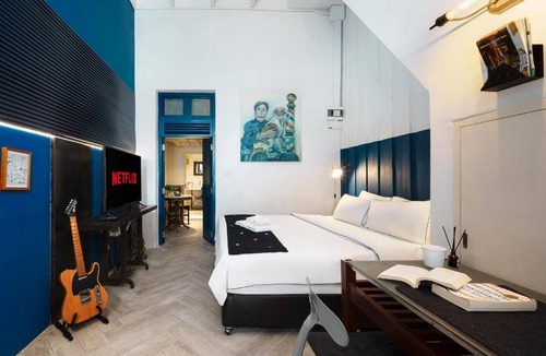 Si Phraya House | Non Inn The Diamond Artisan and Barber 4 Bedroom Riverside Retreat with King and Twin Rooms