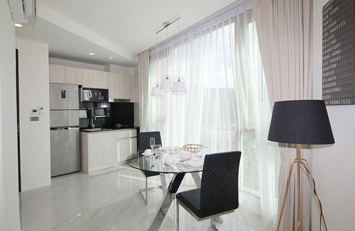 Kamala Apartment | Ocean View 1 Bed in Great Location